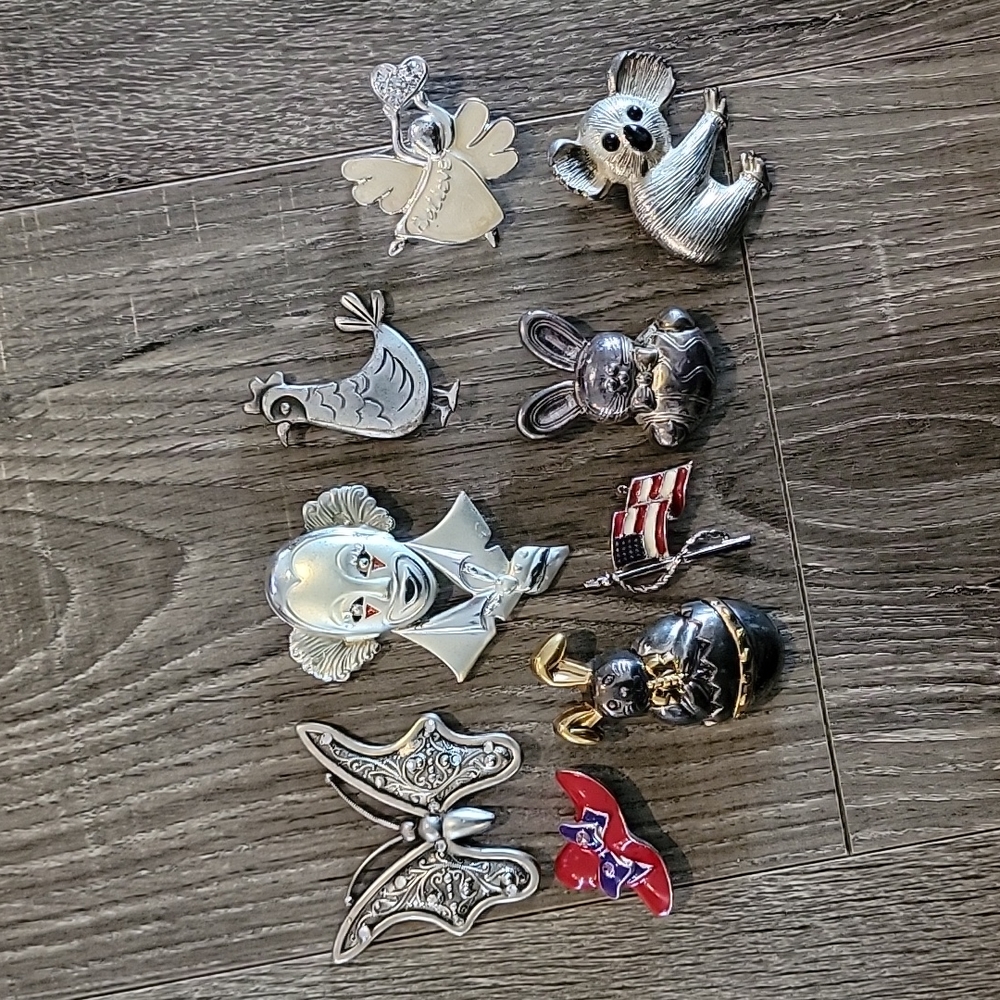 Lot of 9 Vintage Silvertone Brooches
